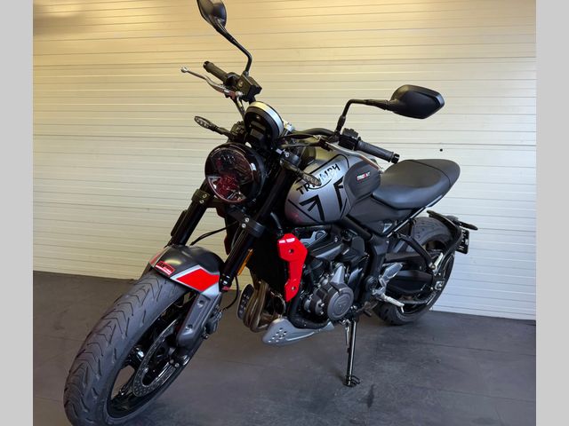 triumph - trident-660