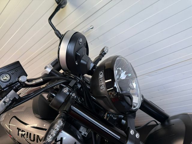 triumph - trident-660