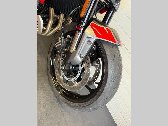 triumph - trident-660