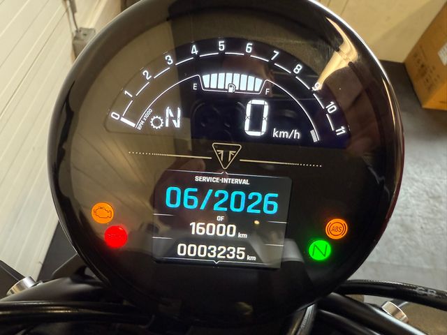 triumph - trident-660
