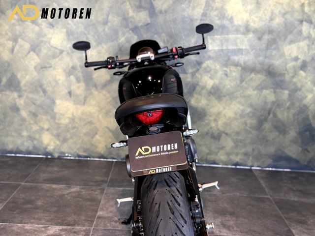 triumph - trident-660