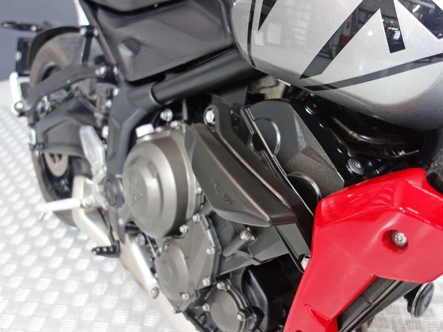 triumph - trident-660