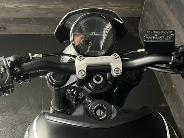 triumph - trident-660