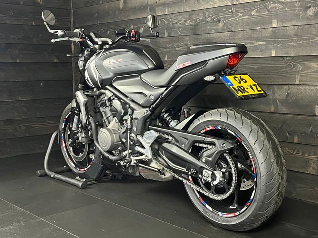 triumph - trident-660