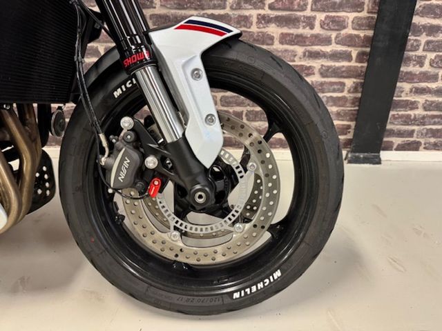 triumph - trident-660