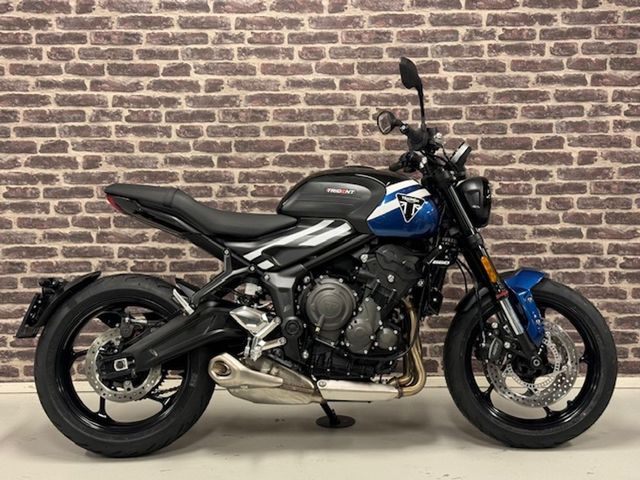 triumph - trident-900