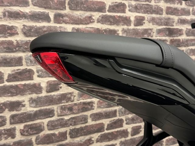 triumph - trident-900