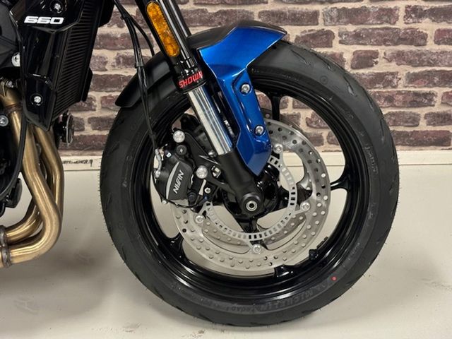 triumph - trident-900