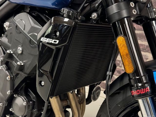 triumph - trident-900