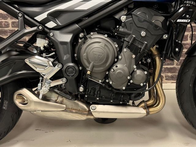 triumph - trident-900