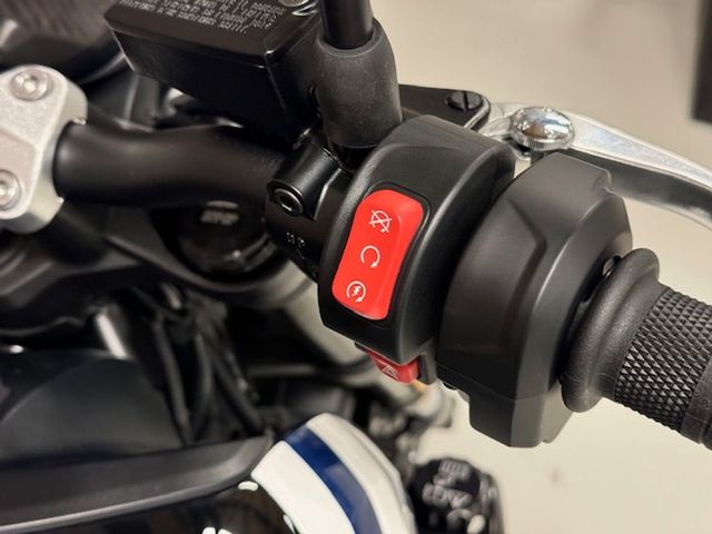 triumph - trident-900