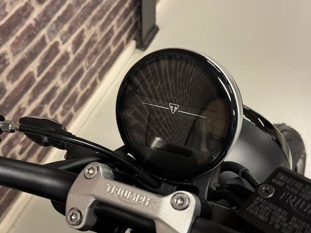 triumph - trident-900