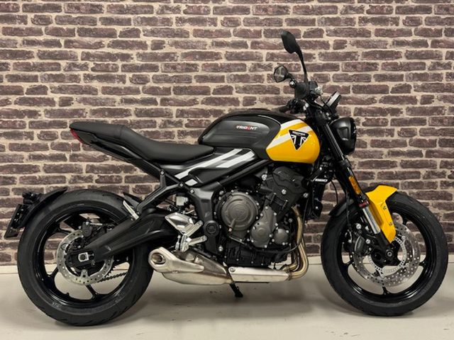triumph - trident-900