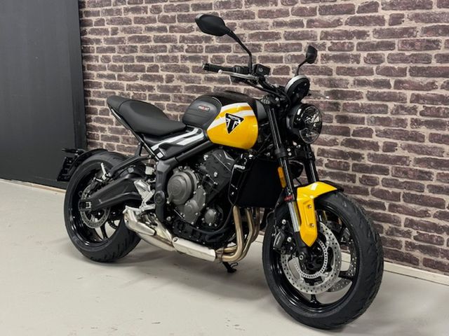 triumph - trident-900