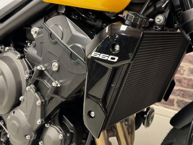 triumph - trident-900