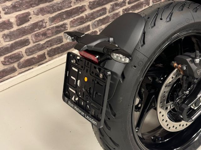 triumph - trident-900