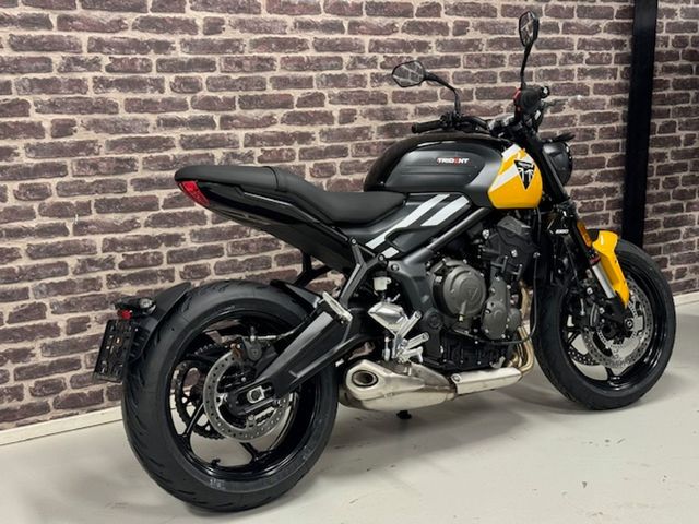 triumph - trident-900