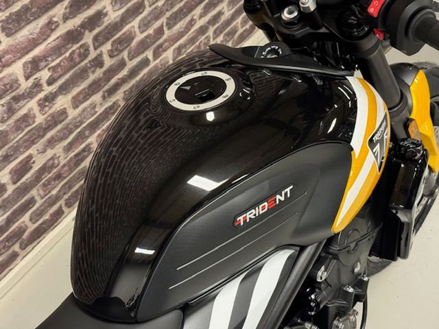 triumph - trident-900