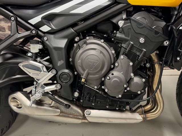 triumph - trident-900