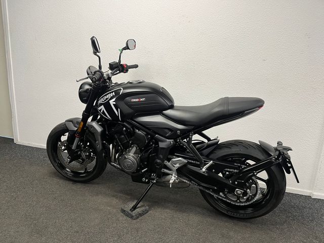 triumph - trident-900