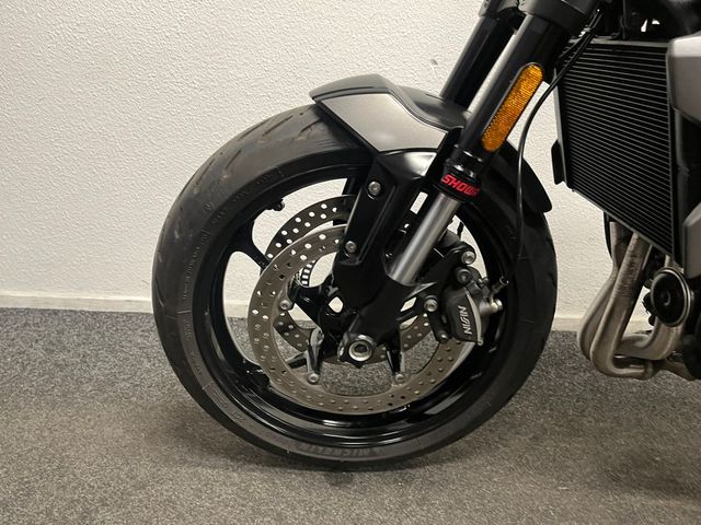 triumph - trident-900