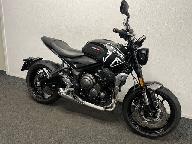 triumph - trident-900