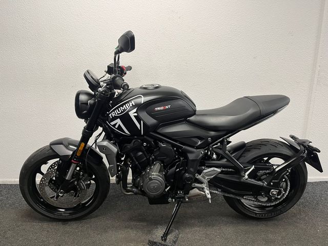 triumph - trident-900
