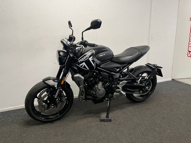 triumph - trident-900