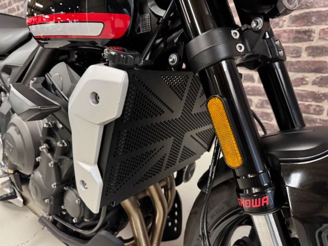 triumph - trident-900