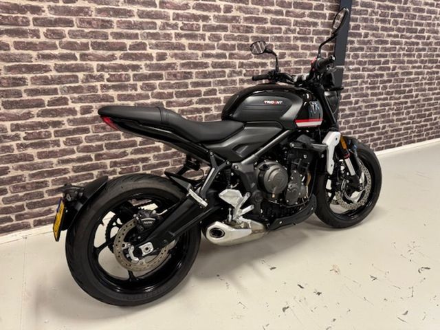 triumph - trident-900