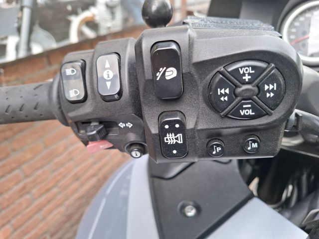 triumph - trophy-1215-se