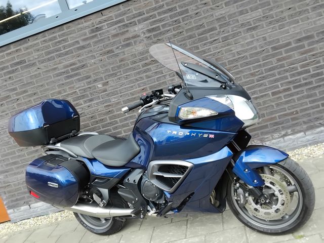 triumph - trophy-1215-se
