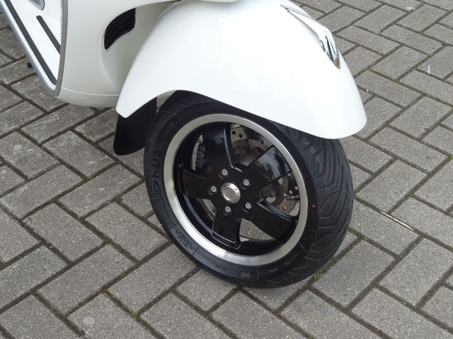 vespa - gts-300-hpe