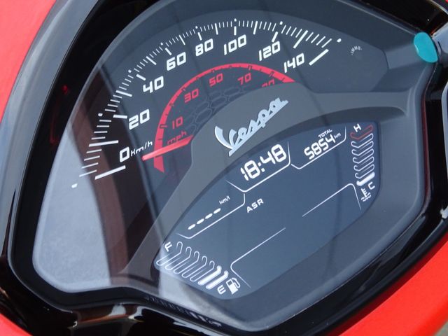 vespa - gts-300-super-sport