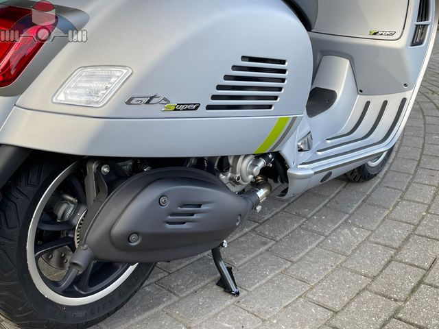 vespa - gts-super-tech-300