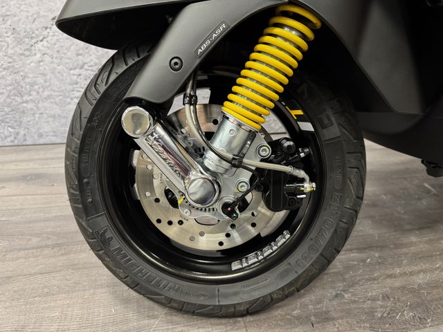 vespa - gts-super-tech-300