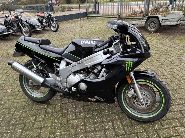 yamaha - fzr-600