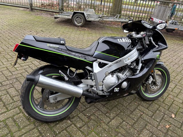 yamaha - fzr-600