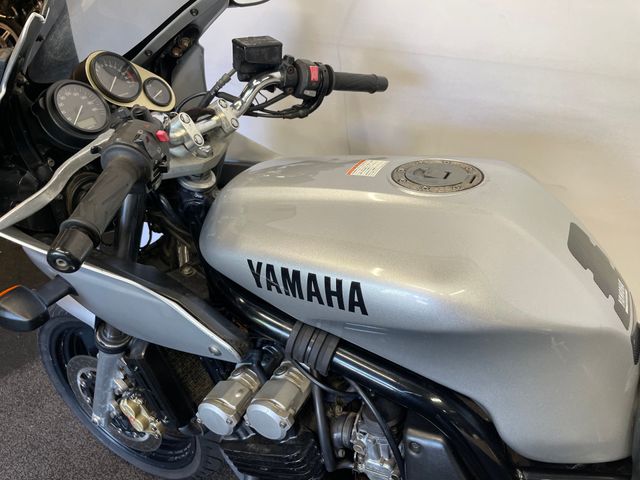 yamaha - fzs-400