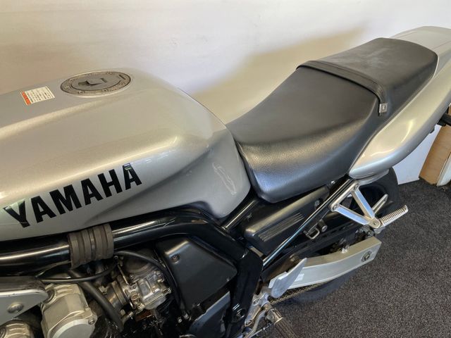 yamaha - fzs-400
