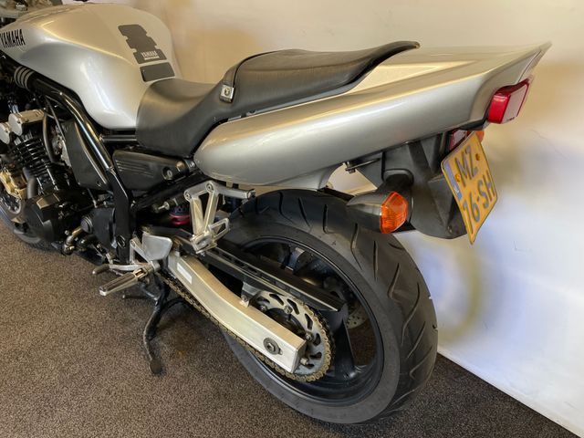 yamaha - fzs-400