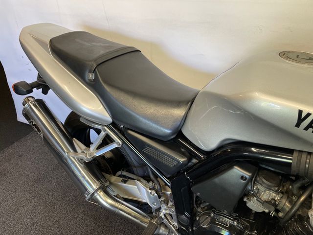 yamaha - fzs-400