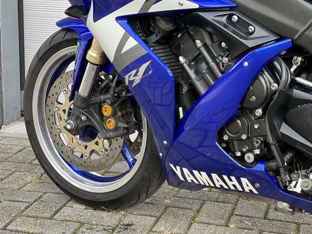 yamaha - r1