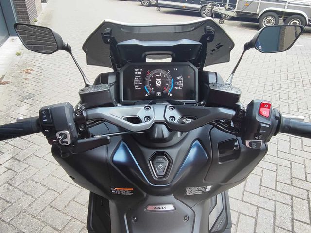 yamaha - tmax-560