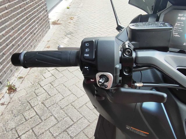 yamaha - tmax-560