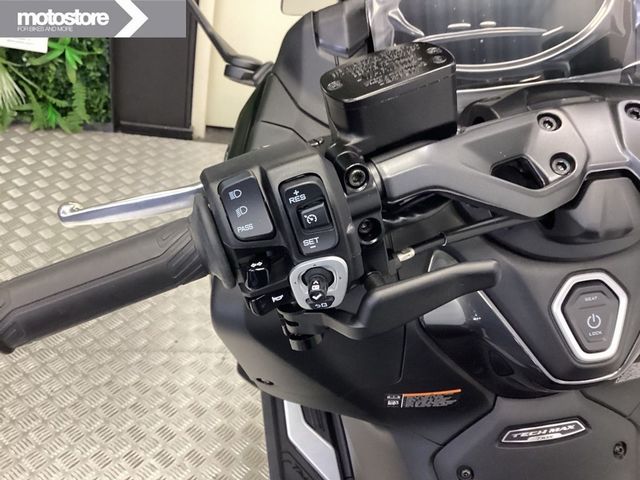 yamaha - tmax-tech-max-560