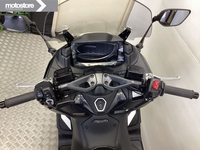 yamaha - tmax-tech-max-560