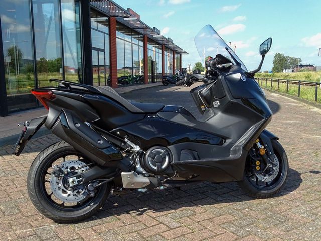 yamaha - tmax-tech-max-560