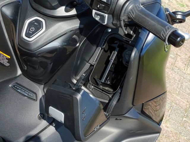 yamaha - tmax-tech-max-560