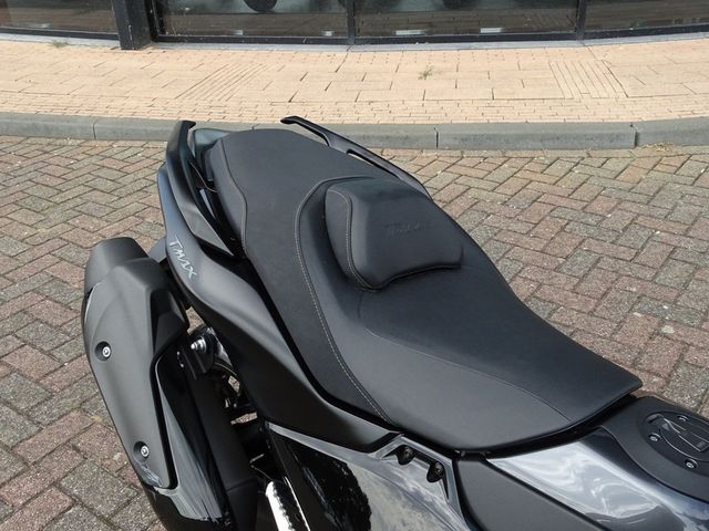 yamaha - tmax-tech-max-560